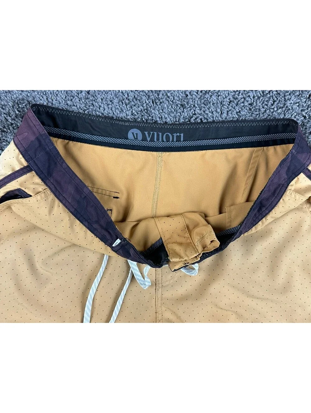 Vuori Cruise Boardshorts Mens L 36 Tan Polka Dot Camo 4-Way Stretch Swim Trunks